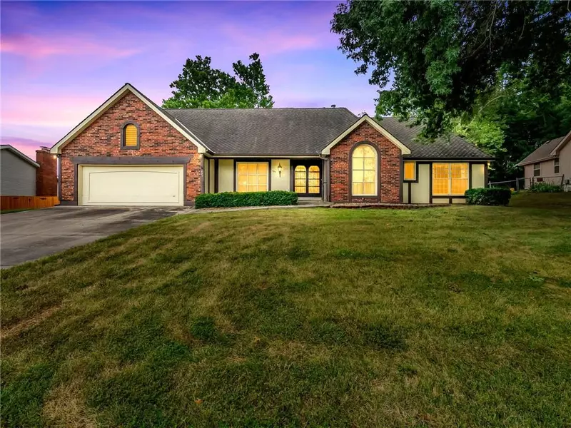 907 N Forest LN, Liberty, MO 64068