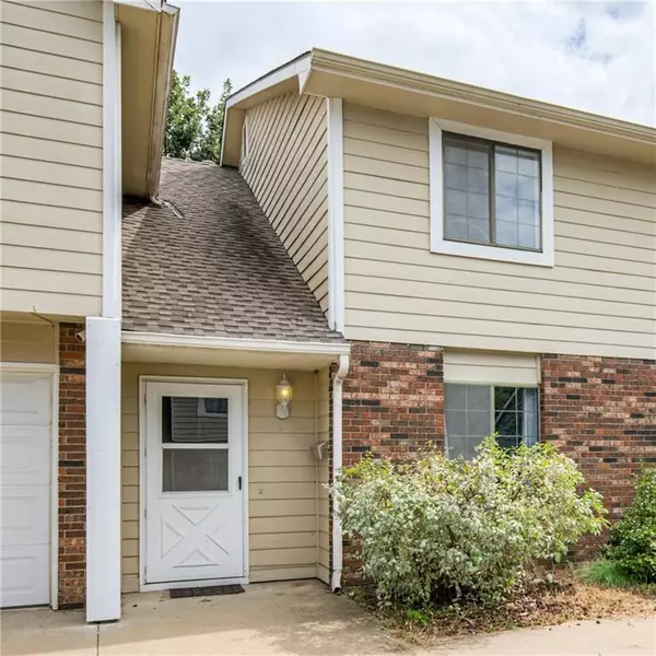 Lawrence, KS 66046,2406 Alabama ST #4B