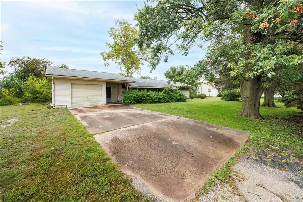 Fredonia, KS 66736,1116 N 3rd ST