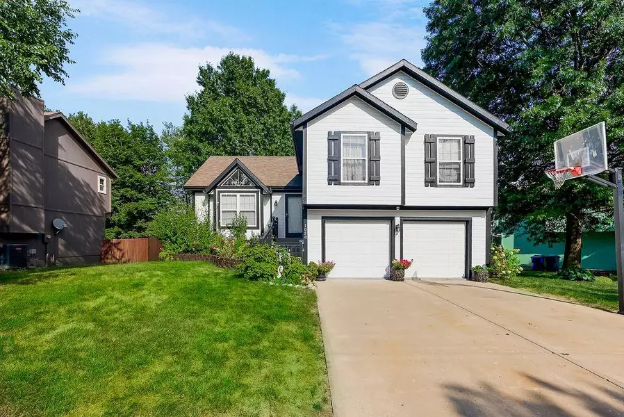 1050 N Lincoln ST, Olathe, KS 66061