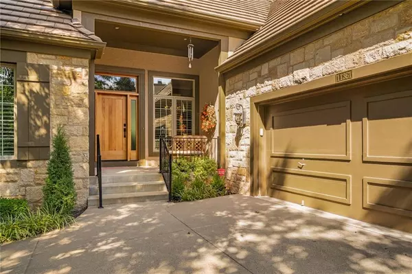 Leawood, KS 66211,11361 Granada CT