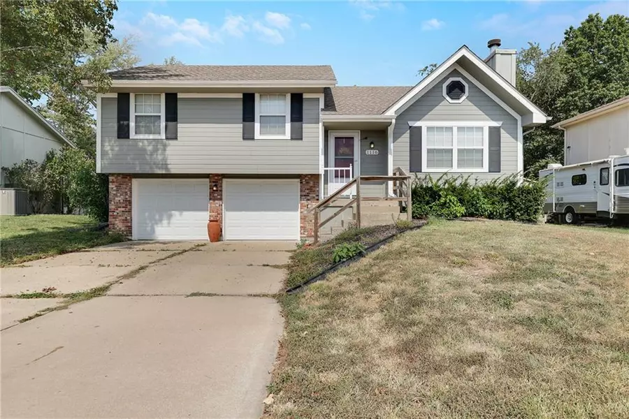 1116 SE Sunnyside School RD, Blue Springs, MO 64014