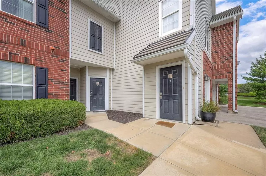11608 Tomahawk Creek Pkwy #L, Leawood, KS 66211