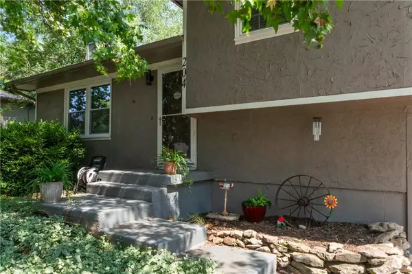 Spring Hill, KS 66083,204 S Washington ST
