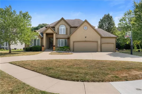 5937 NE HIDDEN VALLEY DR, Lee's Summit, MO 64064