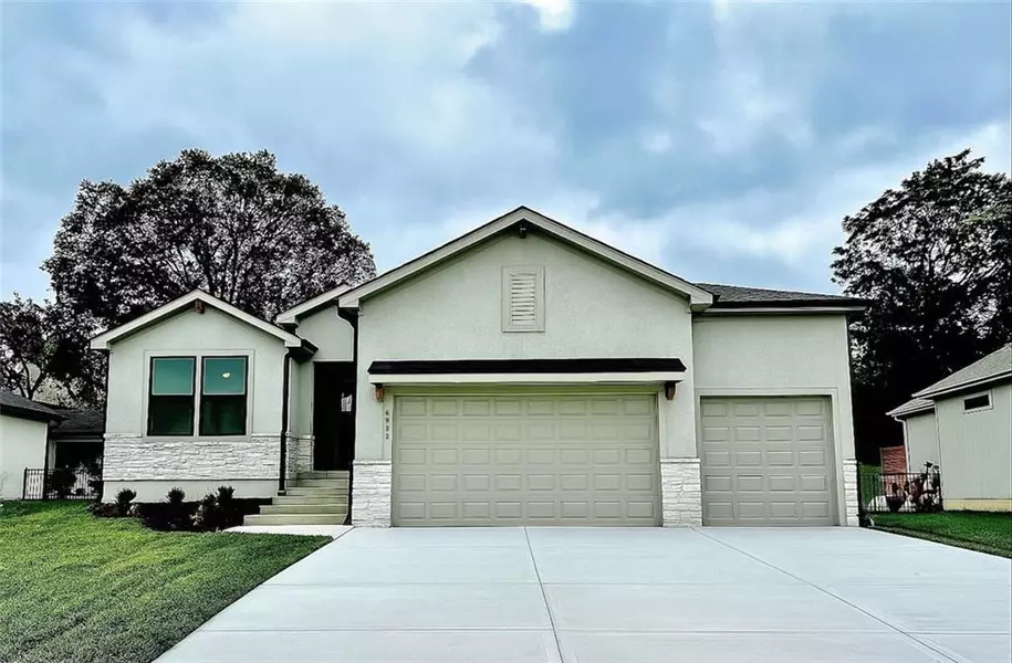 6932 Kenton ST, Shawnee, KS 66226
