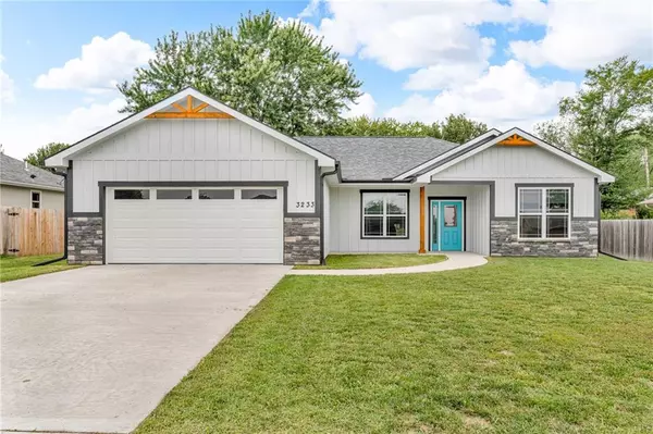 3233 SE Downing DR, Topeka, KS 66605