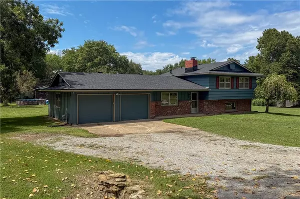 1757 E 1318 RD, Lawrence, KS 66044