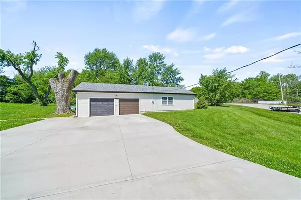 Lansing, KS 66043,1013 Sycamore Ridge DR