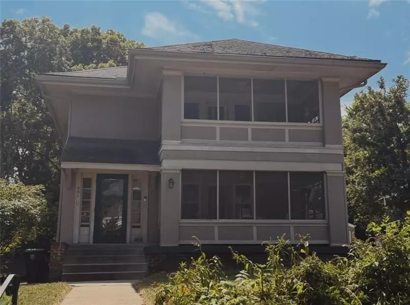 201 W 51st TER, Kansas City, MO 64112