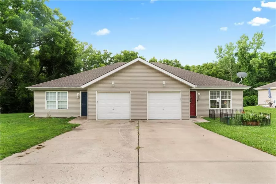 207-209 Sycamore ST, Harrisonville, MO 64701