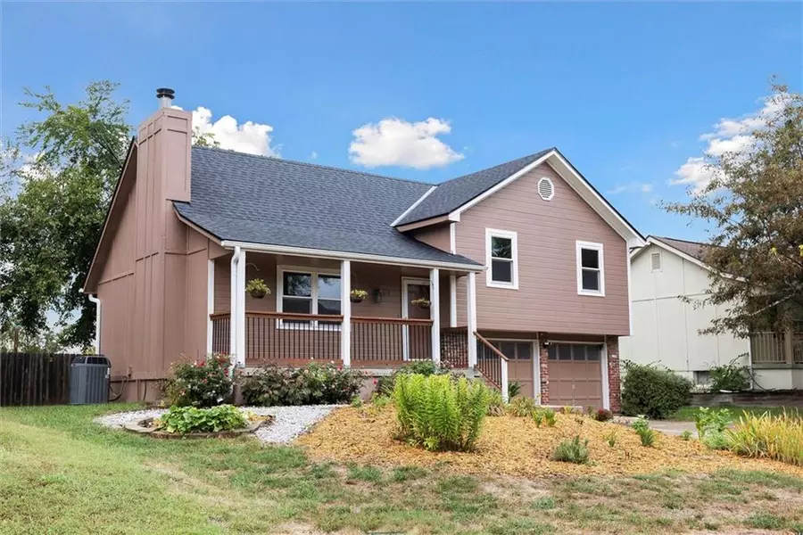 613 SE Bugle CT, Blue Springs, MO 64014