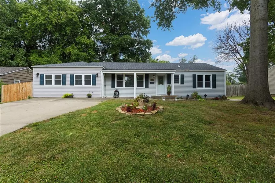 6607 Melrose LN, Shawnee, KS 66203