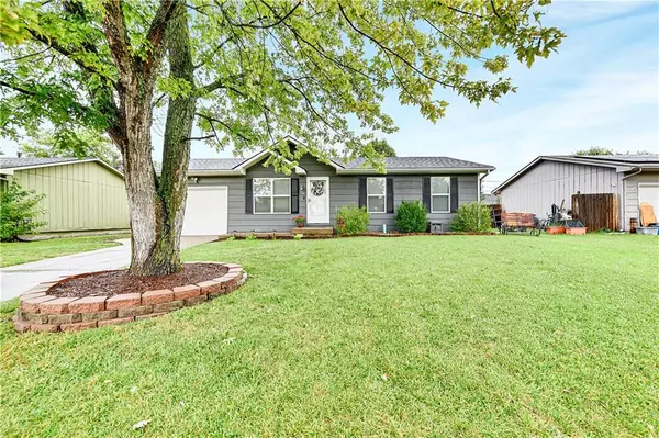 612 W Cumberland DR, Edgerton, KS 66201