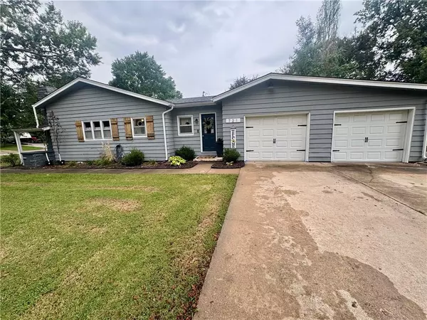 721 E 10th ST, Ottawa, KS 66067