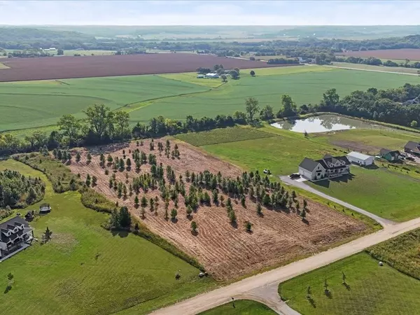 Lawrence, KS 66047,1042 E 912 RD