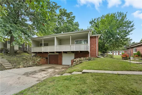 Overland Park, KS 66212,8340-8342 Grandview LN