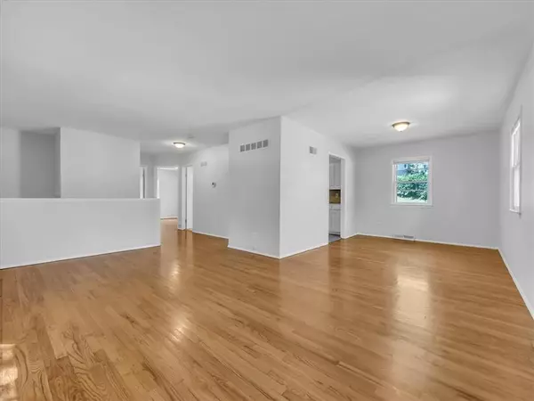 Kansas City, MO 64116,4204 NE Sunnybrook LN