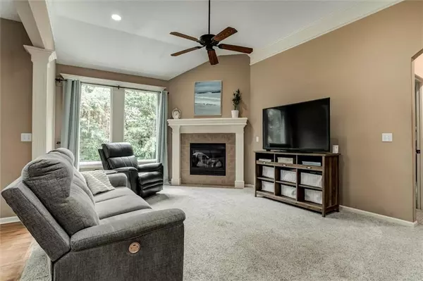 Olathe, KS 66061,636 N Diane DR