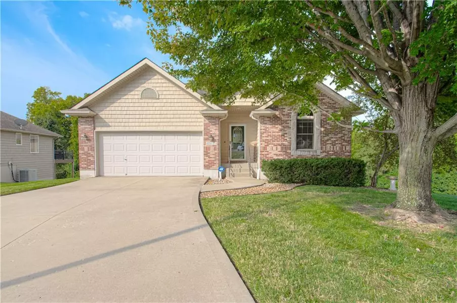 4500 Harvard LN, Kansas City, MO 64133