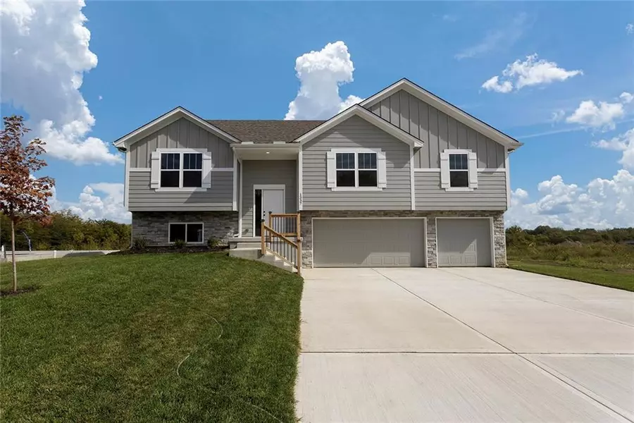 1337 N Holland CT, Independence, MO 64056