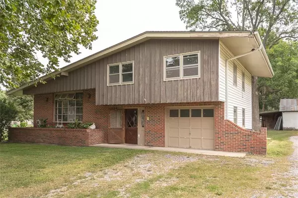 Wellsville, KS 66092,305 Maple ST