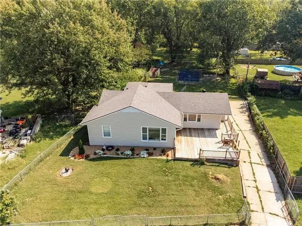 301 N Lee ST, Buckner, MO 64016