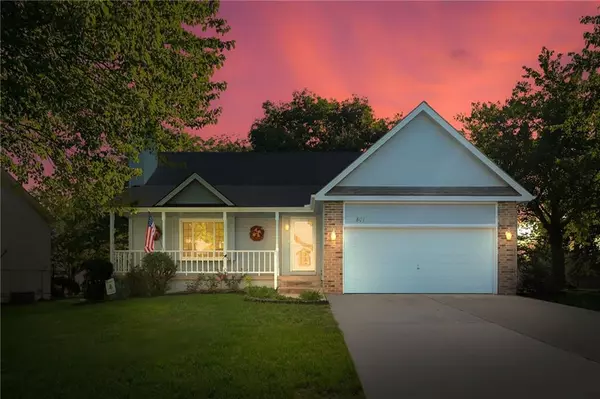 801 NE Bryant DR, Lee's Summit, MO 64086