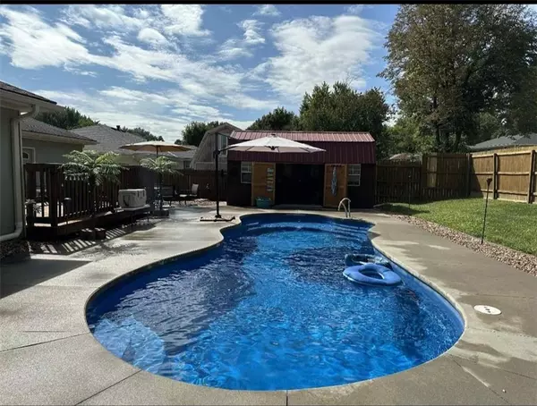 St Joseph, MO 64506,3125 Dover ST