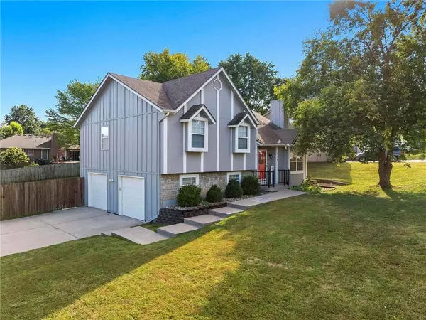 Lee's Summit, MO 64063,258 SE Topaz CIR