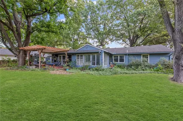 Leawood, KS 66206,9340 Ensley LN