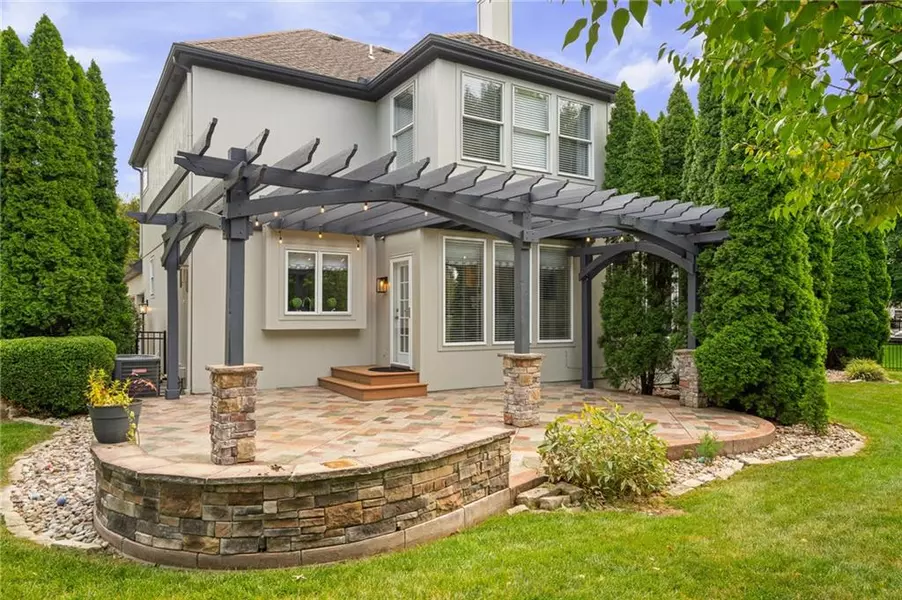 3556 W 143rd TER, Leawood, KS 66224