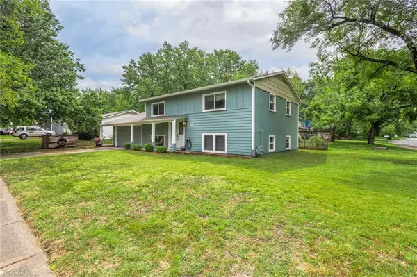 Lawrence, KS 66046,1403 Davis RD