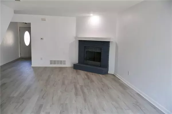 Warrensburg, MO 64093,706 Cedar DR #B