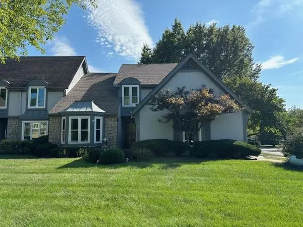 11915 Westgate ST, Overland Park, KS 66213