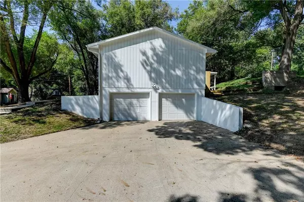 St Joseph, MO 64505,2411 Blackwell RD