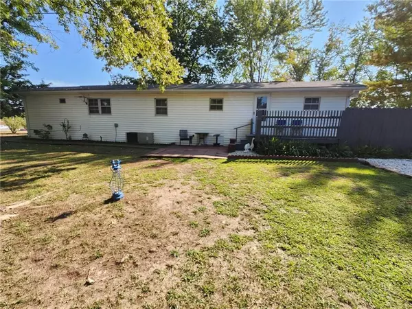 371 NW 21st RD, Warrensburg, MO 64093