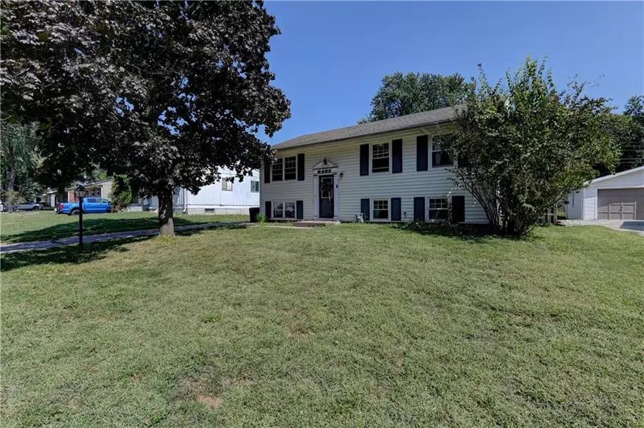 2407 Meadow TRL, St Joseph, MO 64503