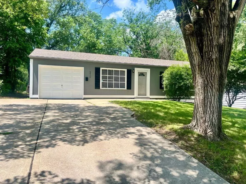 6418 E 150th ST, Grandview, MO 64030