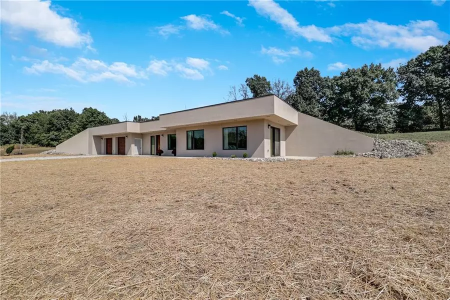 18018 Ozark LN, Higginsville, MO 64037