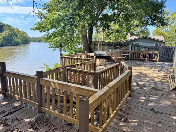 Freeman, MO 64746,8409 Curly LN