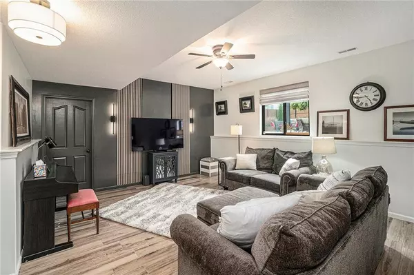 Louisburg, KS 66053,208 Shoreline DR