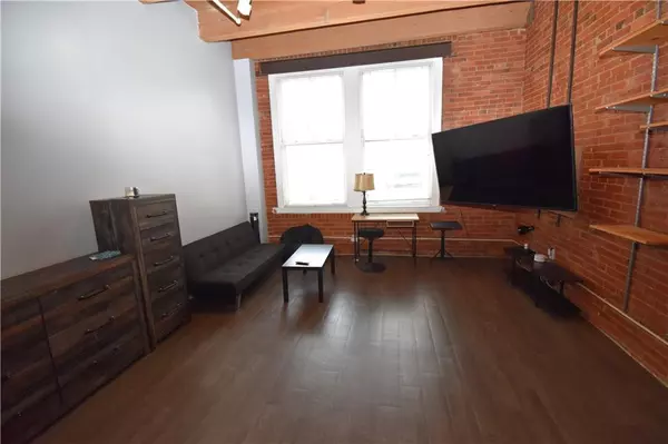 Kansas City, MO 64105,700 Broadway BLVD #308