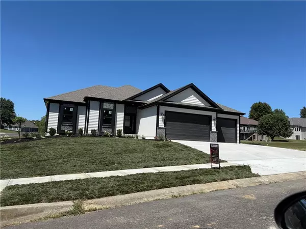 504 Blackhawke DR, Smithville, MO 64089