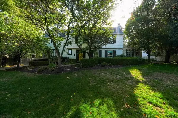 5023 Summit ST, Kansas City, MO 64112