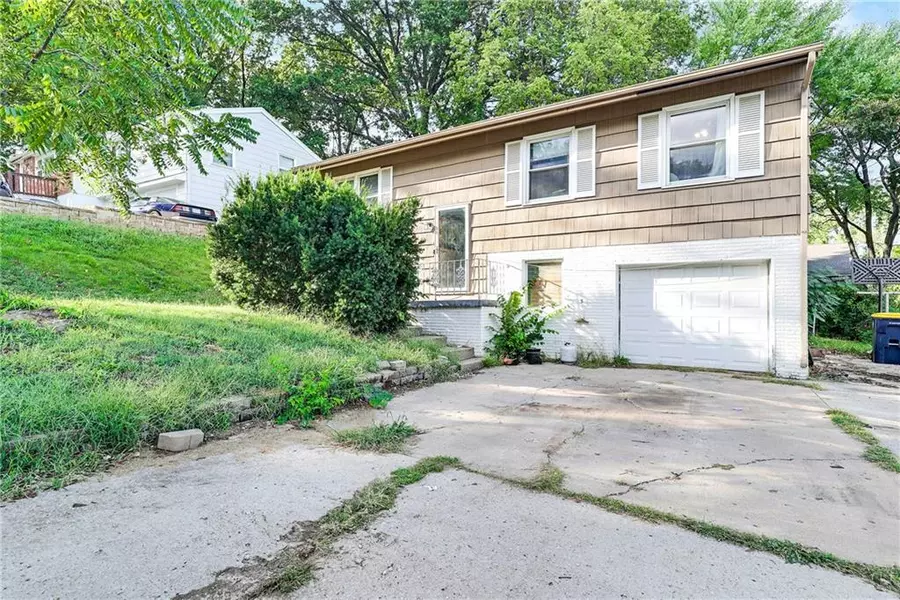 2436 38th ST, Kansas City, MO 64116