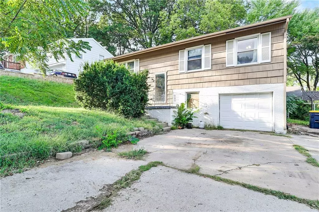 Kansas City, MO 64116,2436 38th ST