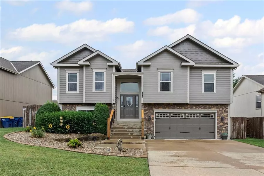 703 E 15th ST, Eudora, KS 66025