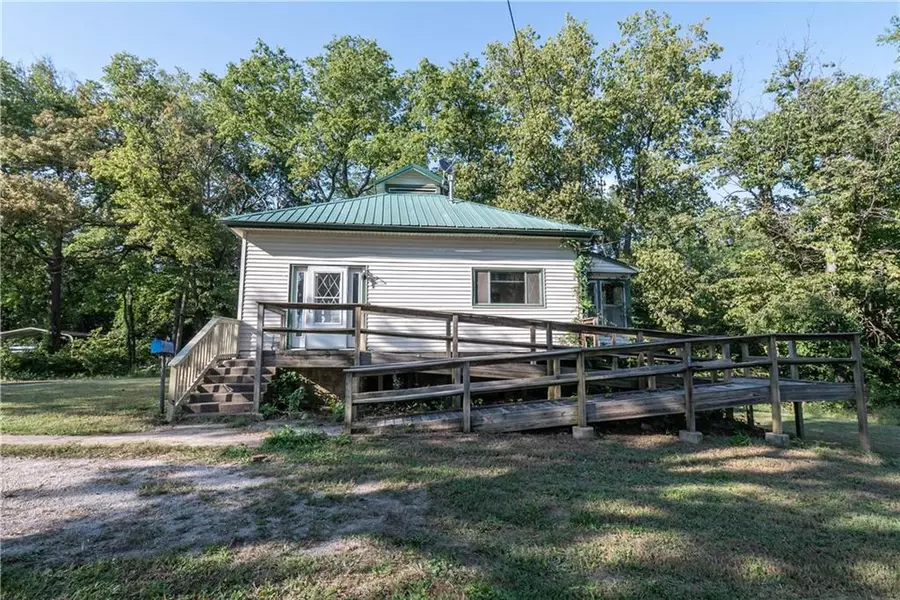 224 N 3rd ST, Neodesha, KS 66757