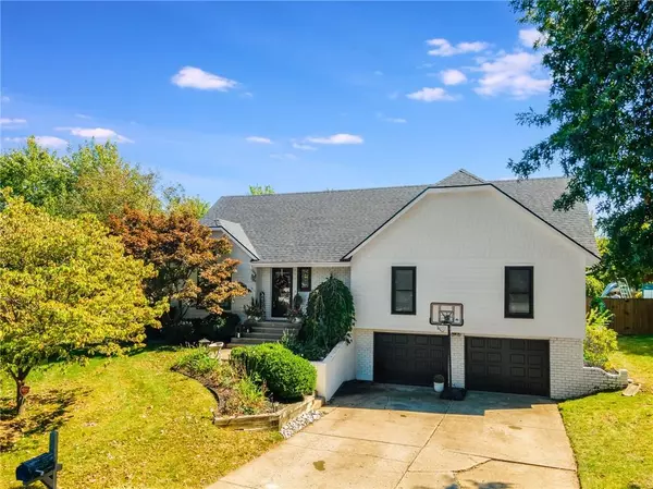 Blue Springs, MO 64015,1004 SW Hiawatha DR